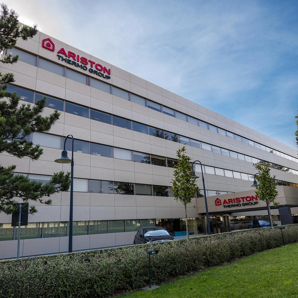 Фасад будівлі бренду Ariston