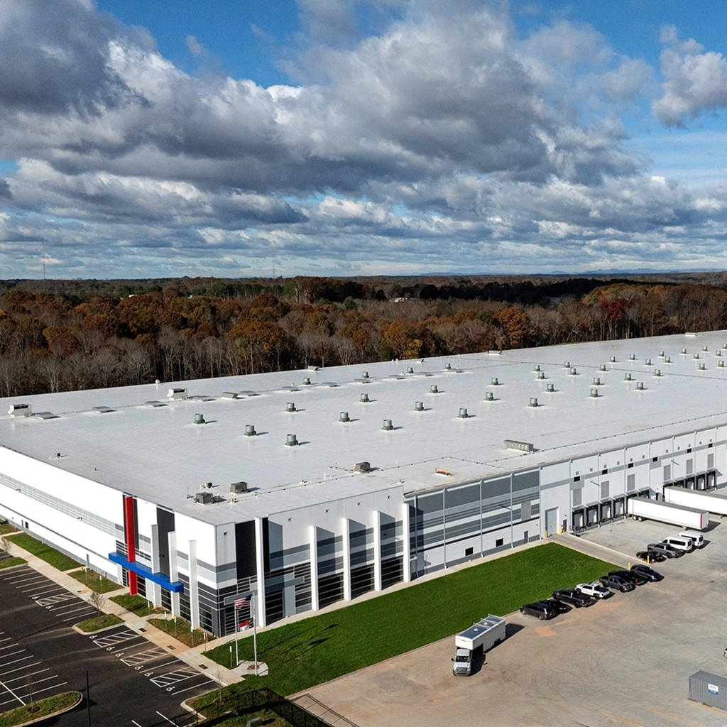 Фасад здания бренда sherwin williams