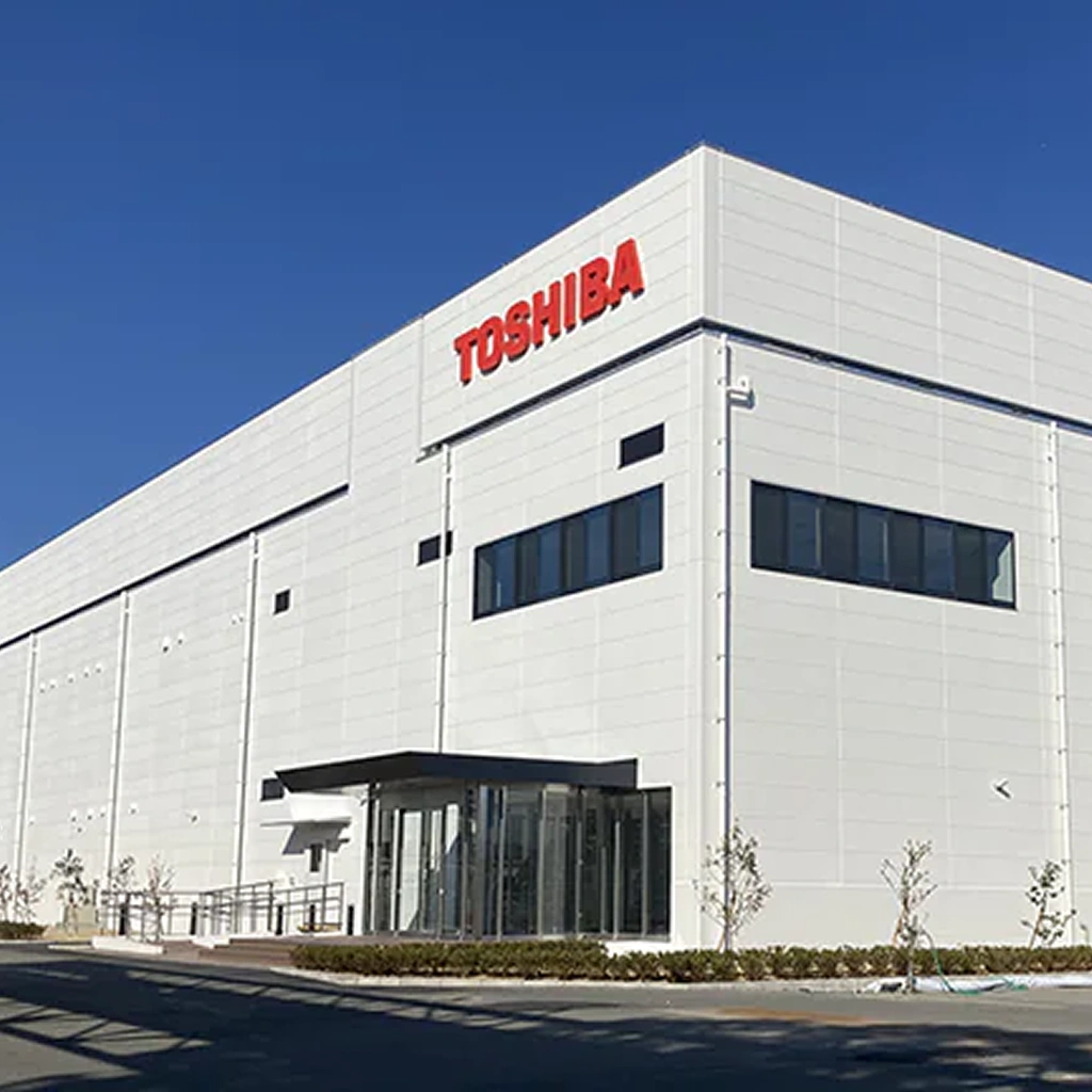 Фасад здания бренда Toshiba