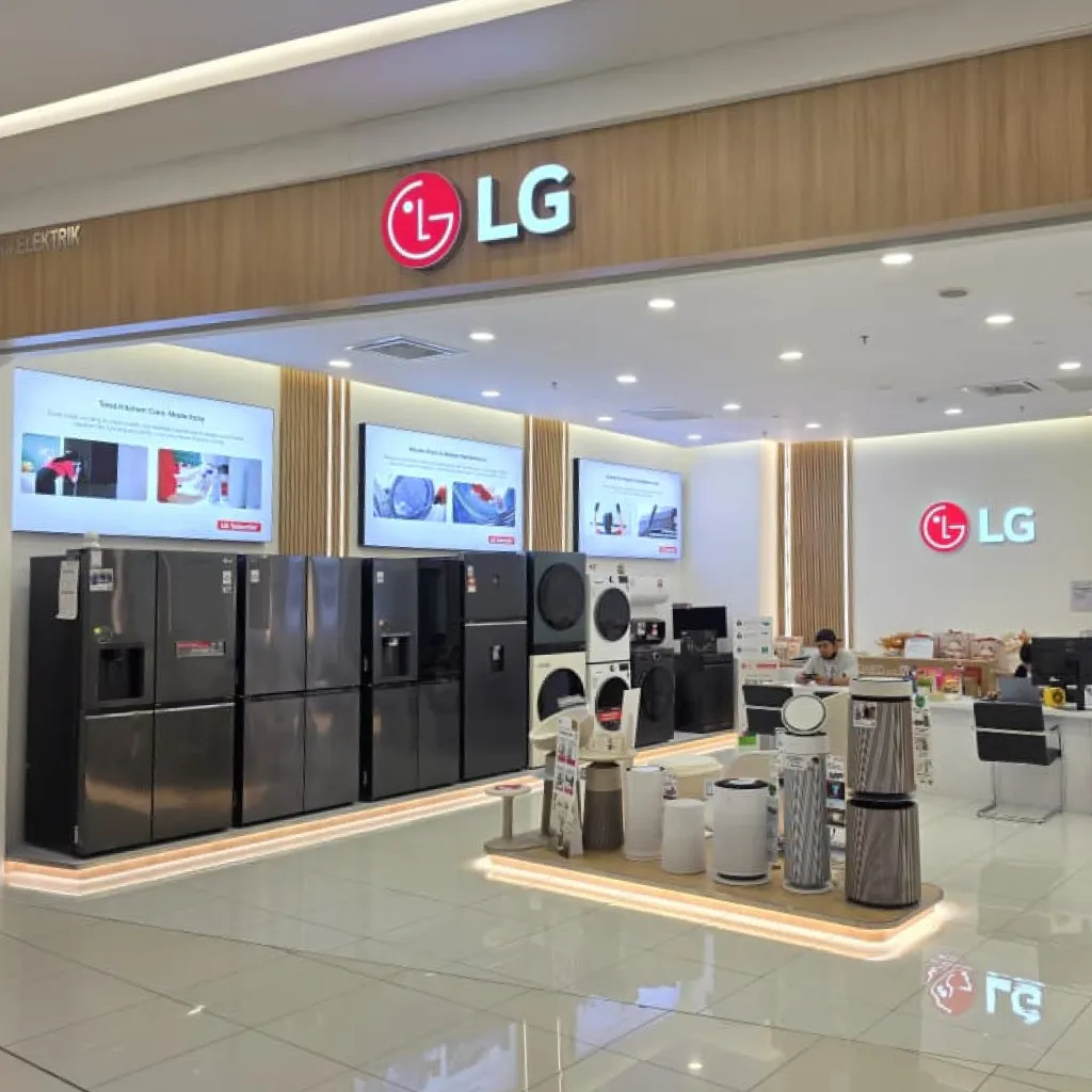 Интерьер фирменного шоурума lg