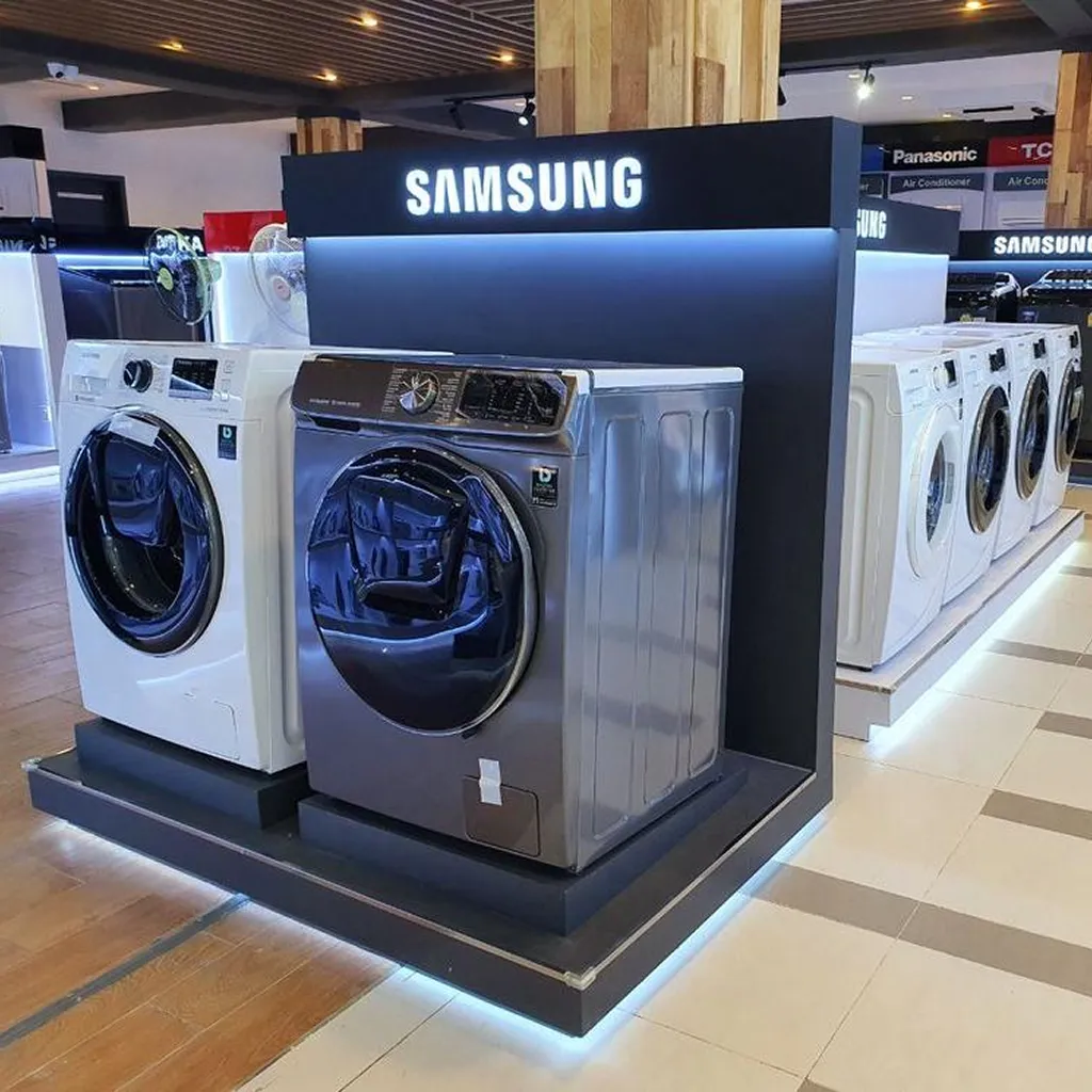 Интерьер фирменного шоурума samsung