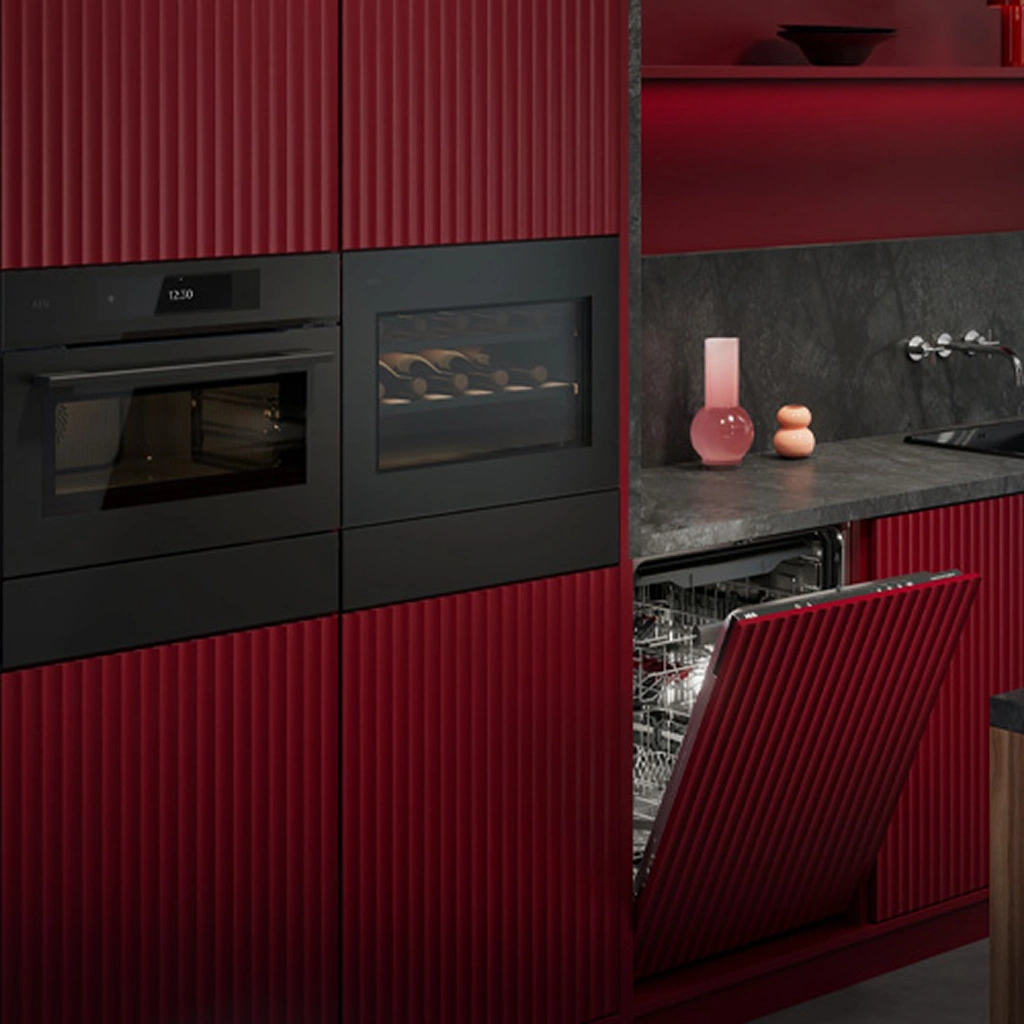 Интерьер кухни с техникой AEG