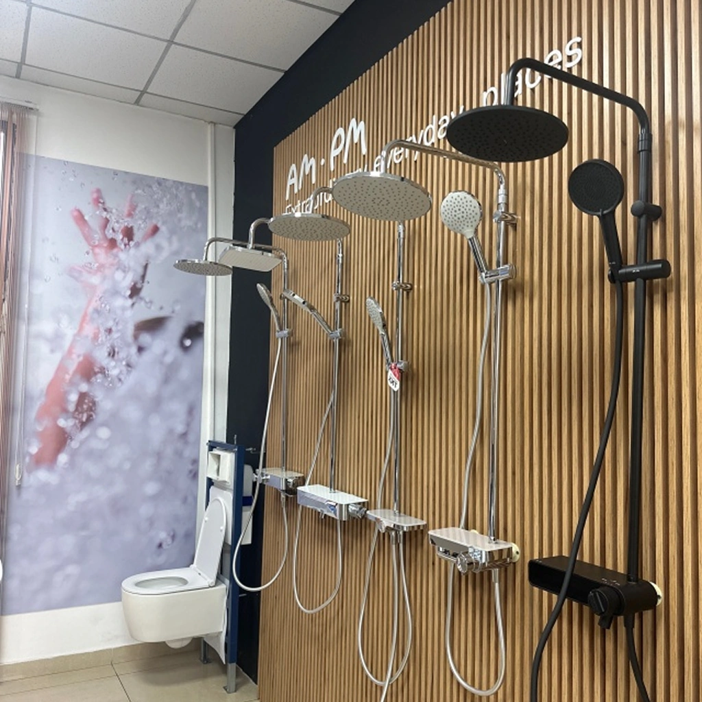 Інтер'єр фірмового шоуруму am.pm