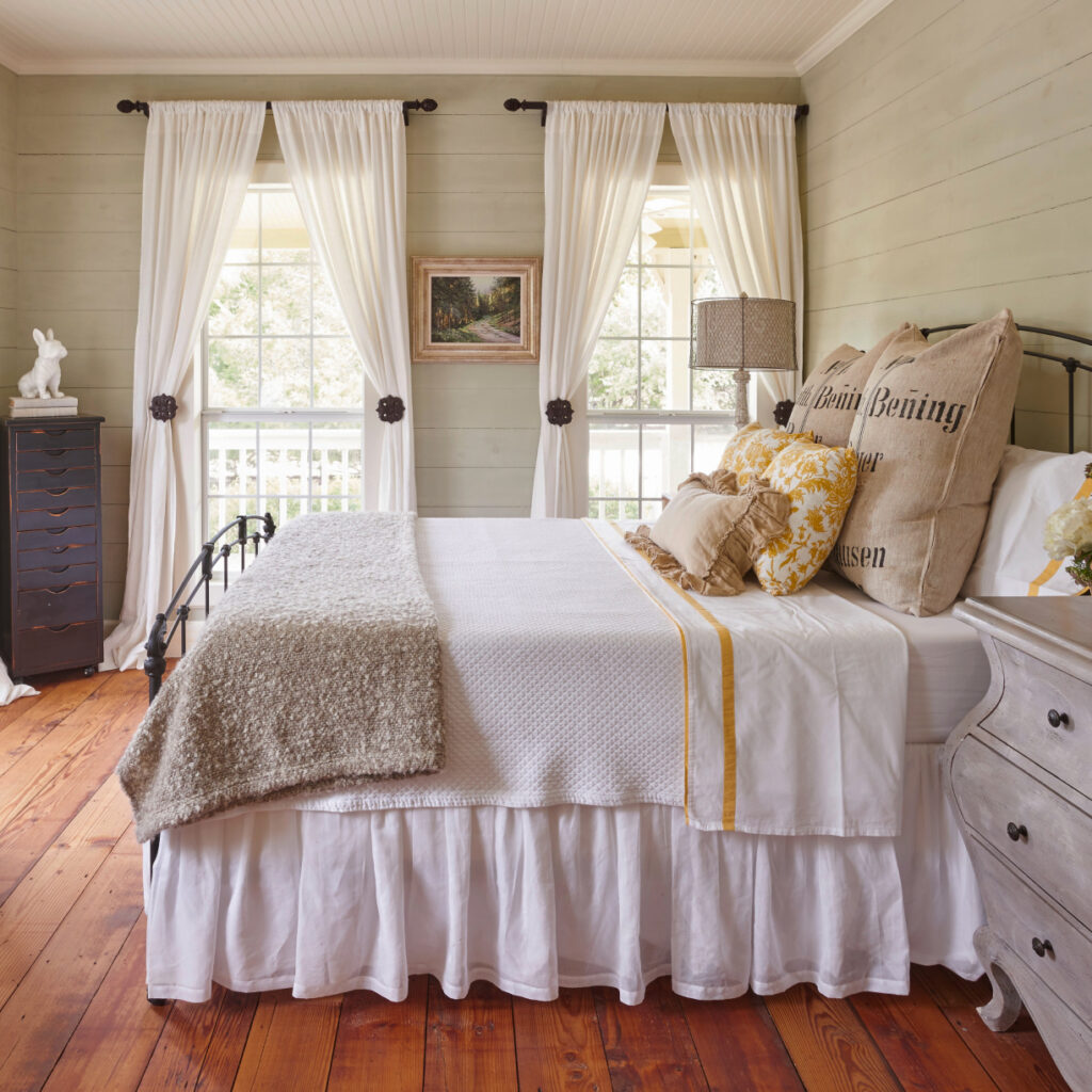 Дизайн-проект спальні у стилі кантрі