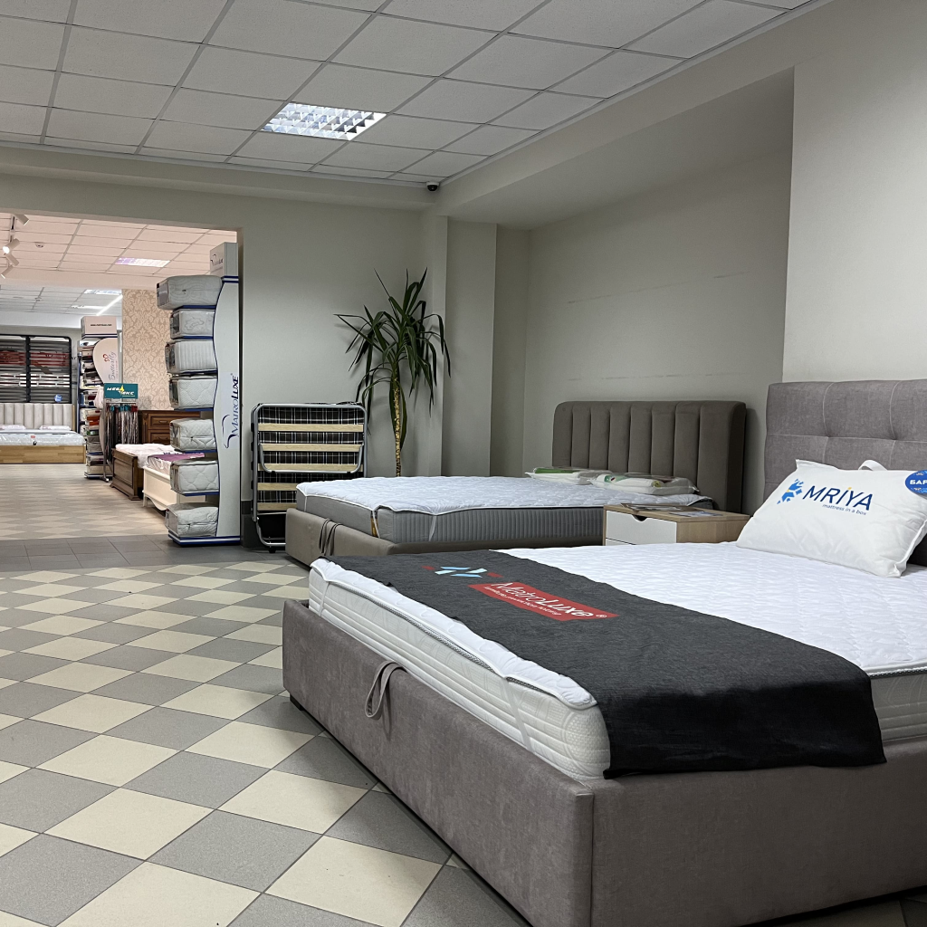 Інтер'єр виставкового залу матраців Matroluxe