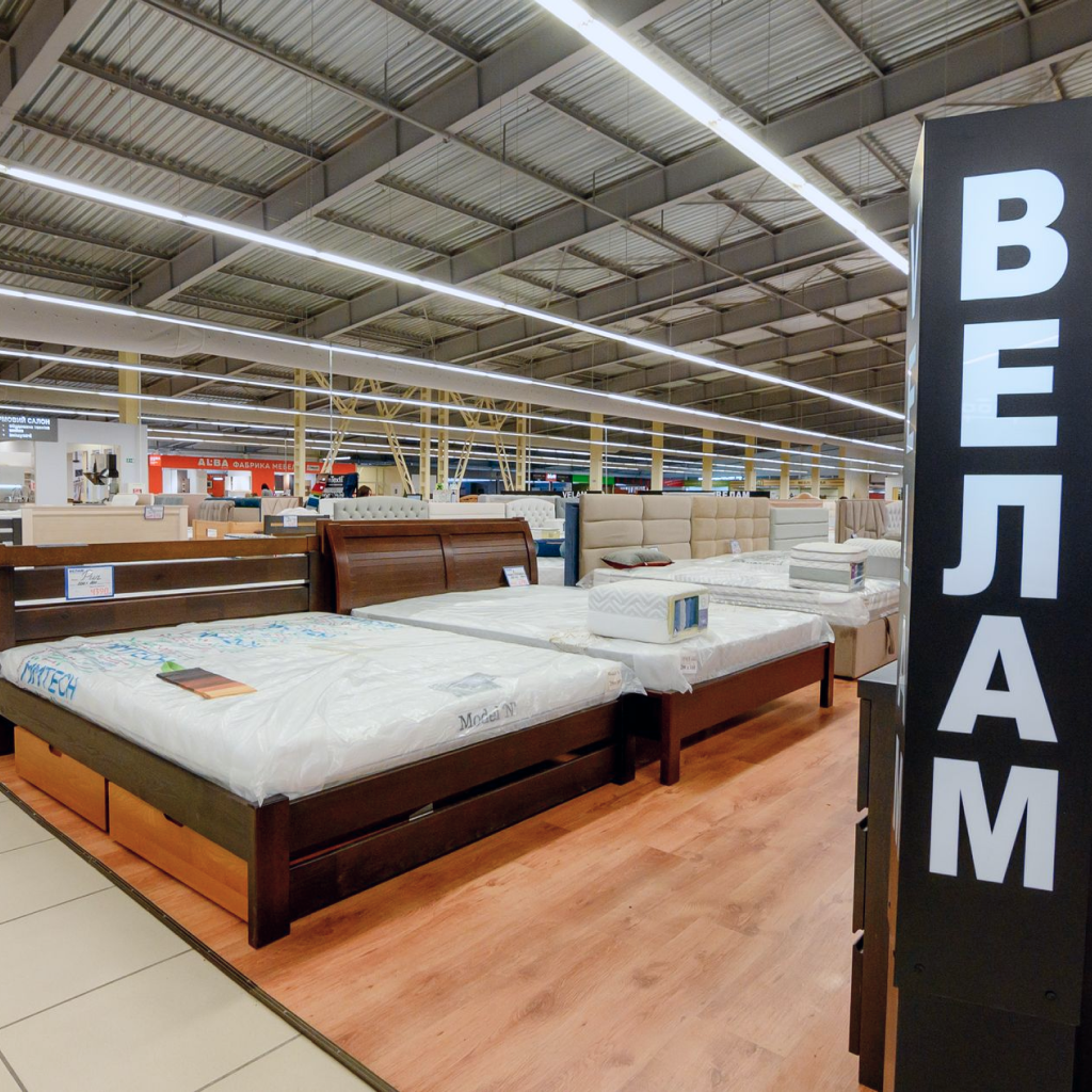 Інтер'єр виставкового залу матраців Velam