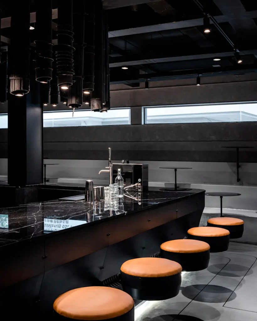 Меблі для кафе в стилі хай-тек