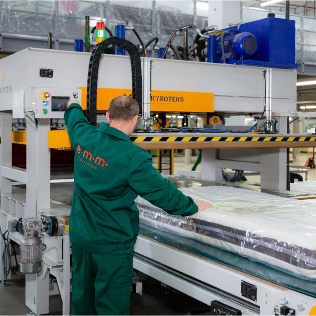 Виробництво матраців емм