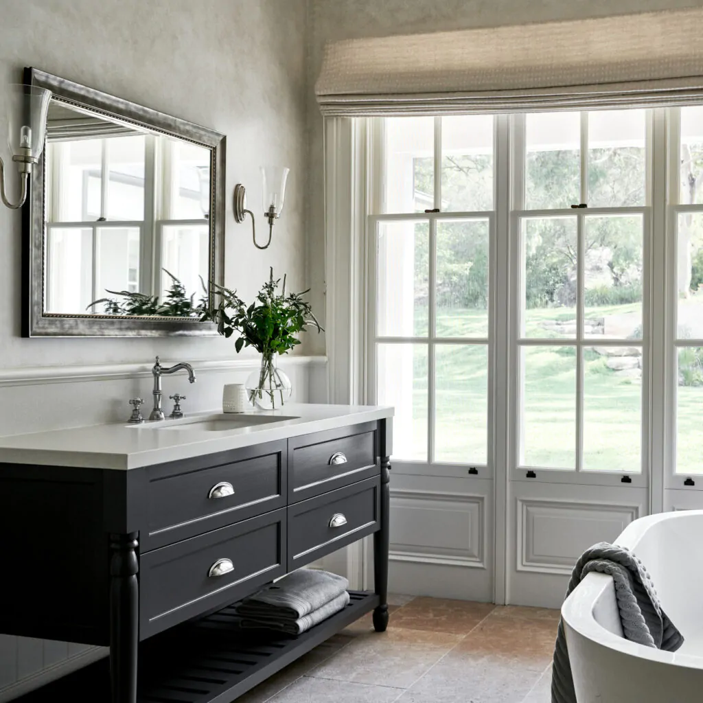 Дизайн интерьера ванной комнаты в стиле кантри