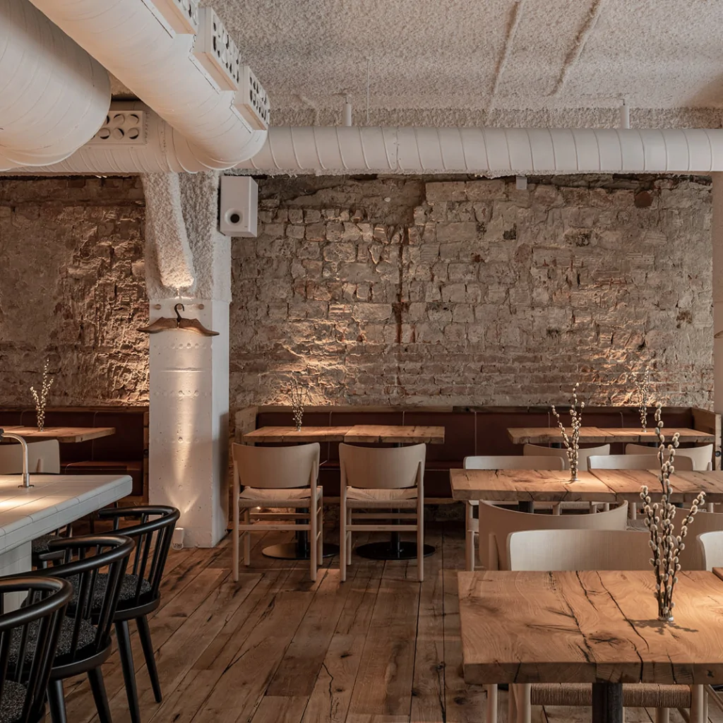 Дизайн інтер'єру бару в Іспанії