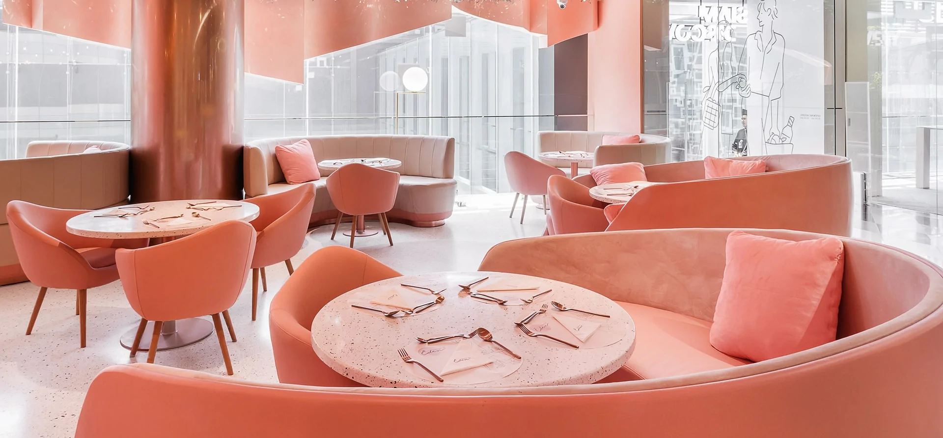 Оформлення інтер’єру кафе в рожевому кольорі