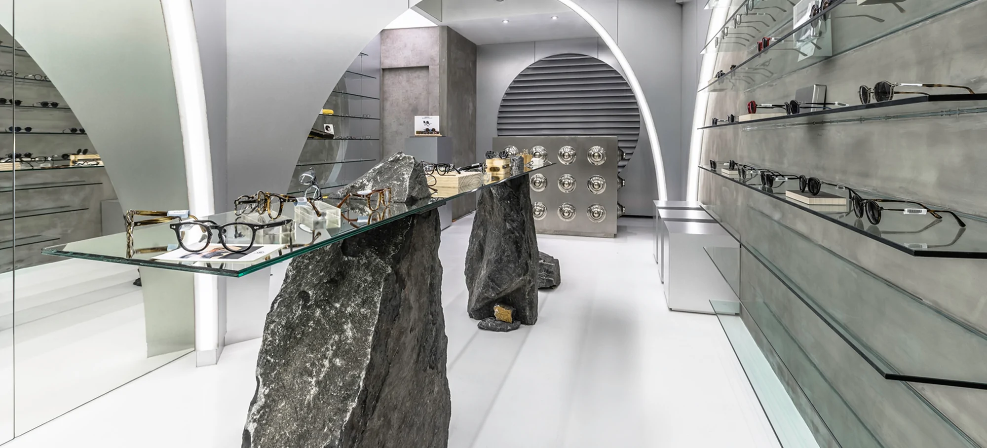 Принципу оформлення інтер’єру магазину в стилі хай-тек