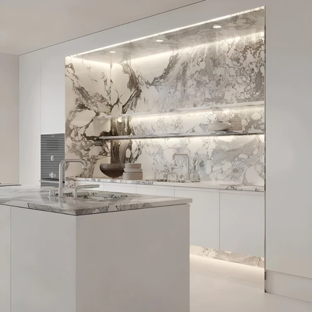 Стиль хай-тек в інтер'єрі кухні без верхніх шаф