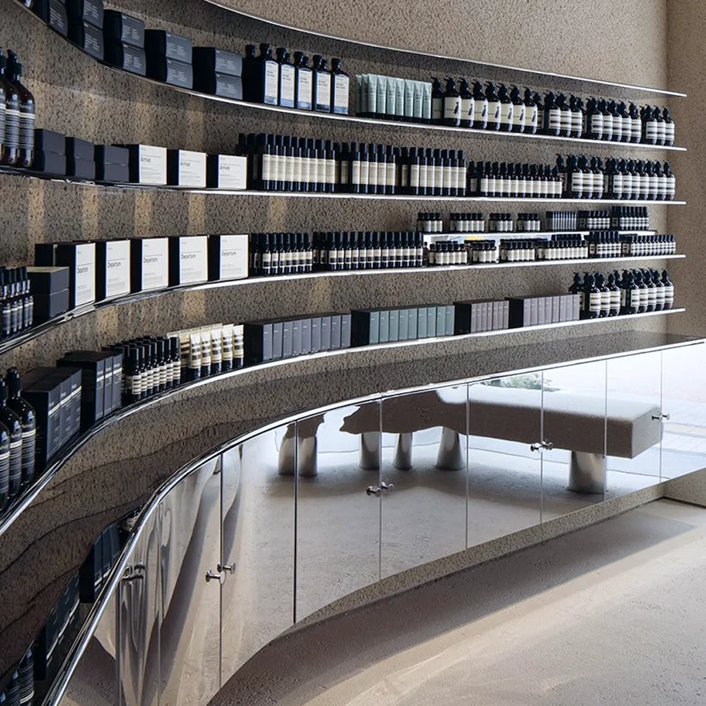 Дизайн магазину косметики в стилі хай-тек