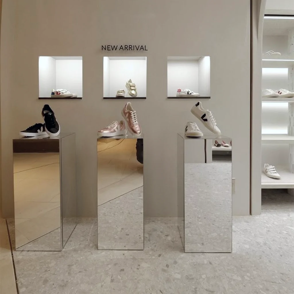 Дизайн-проект магазину в стилі хай-тек