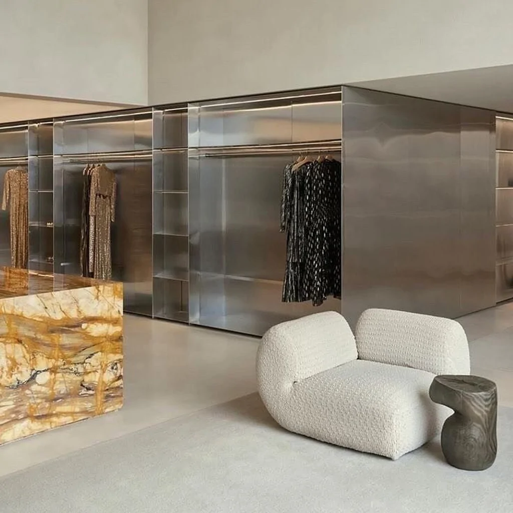 Дизайн інтер'єру магазину в стилі хай-тек