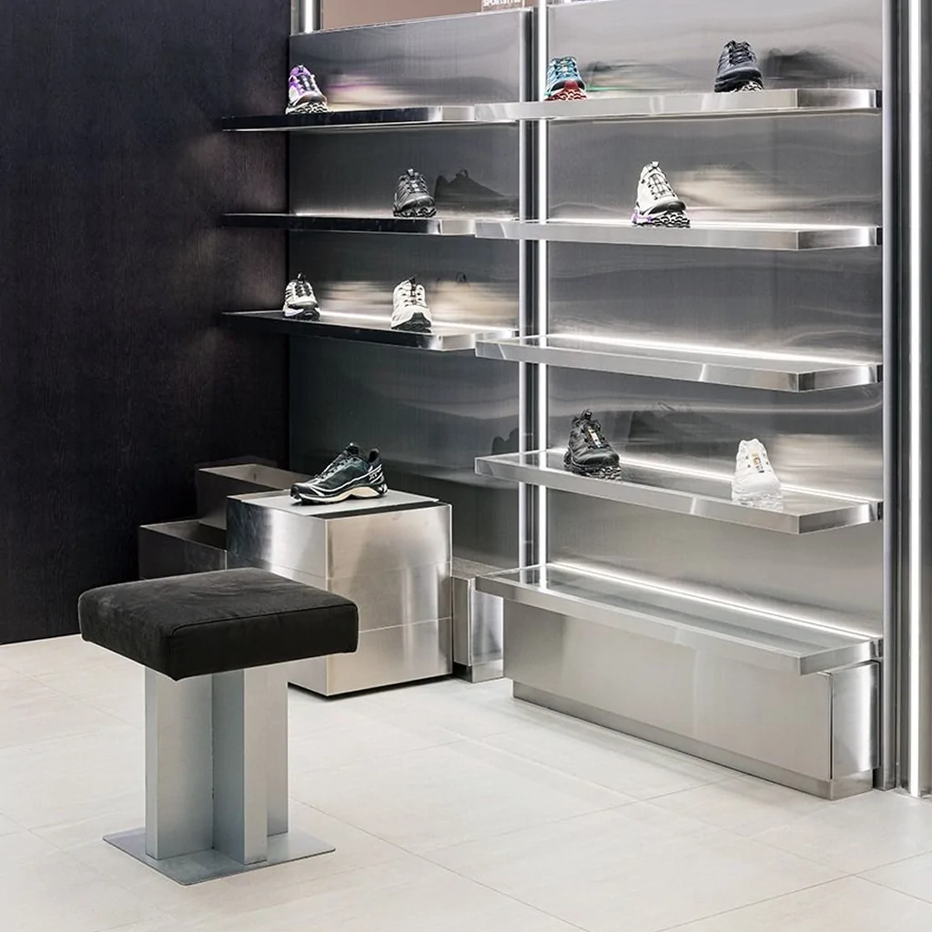 Дизайн магазину взуття в стилі хай-тек