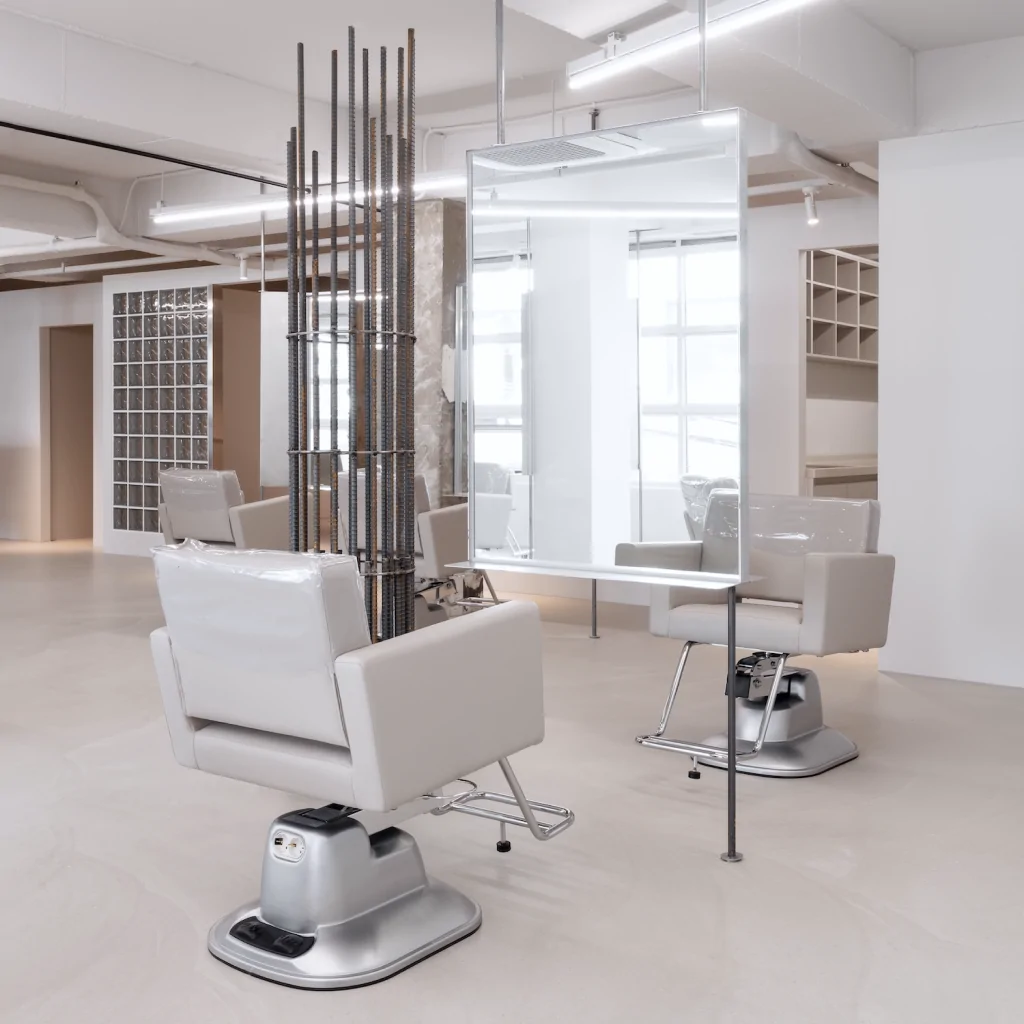 Колірна гама інтер'єру салону краси в стилі hi-tech