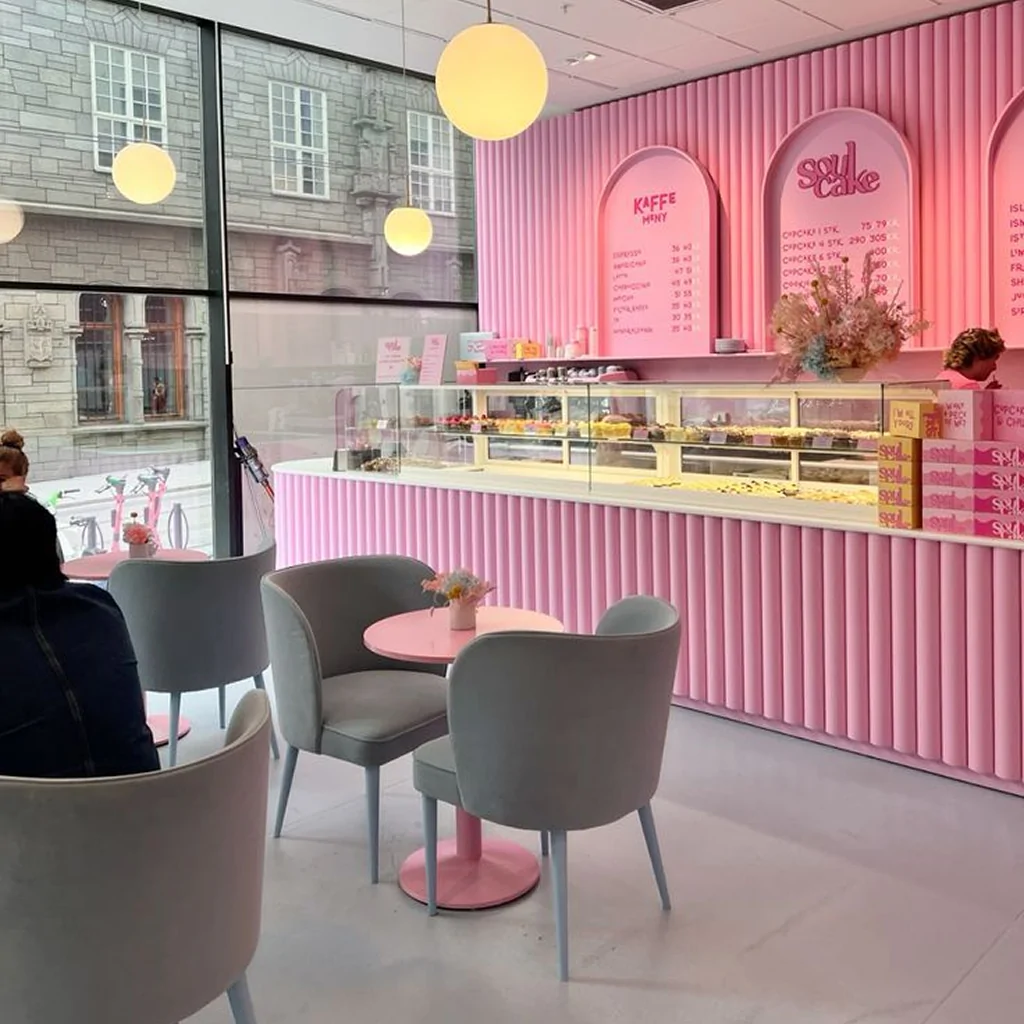 Меблі в дизайні кафе рожевого кольору