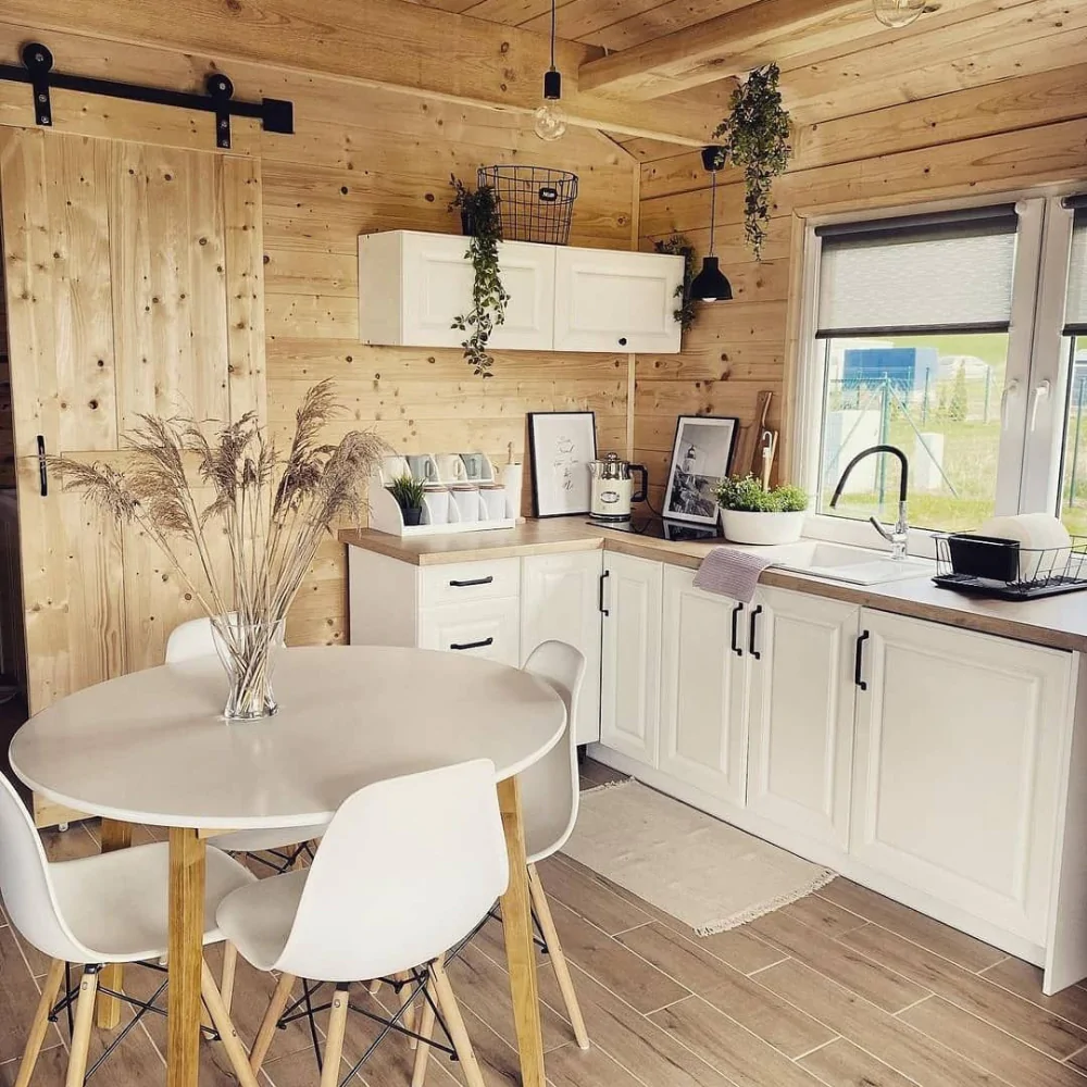 Дизайн інтер'єру кухні в дерев'яному будинку