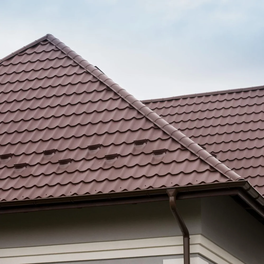 Металочерепиця в екстер'єрі будинку