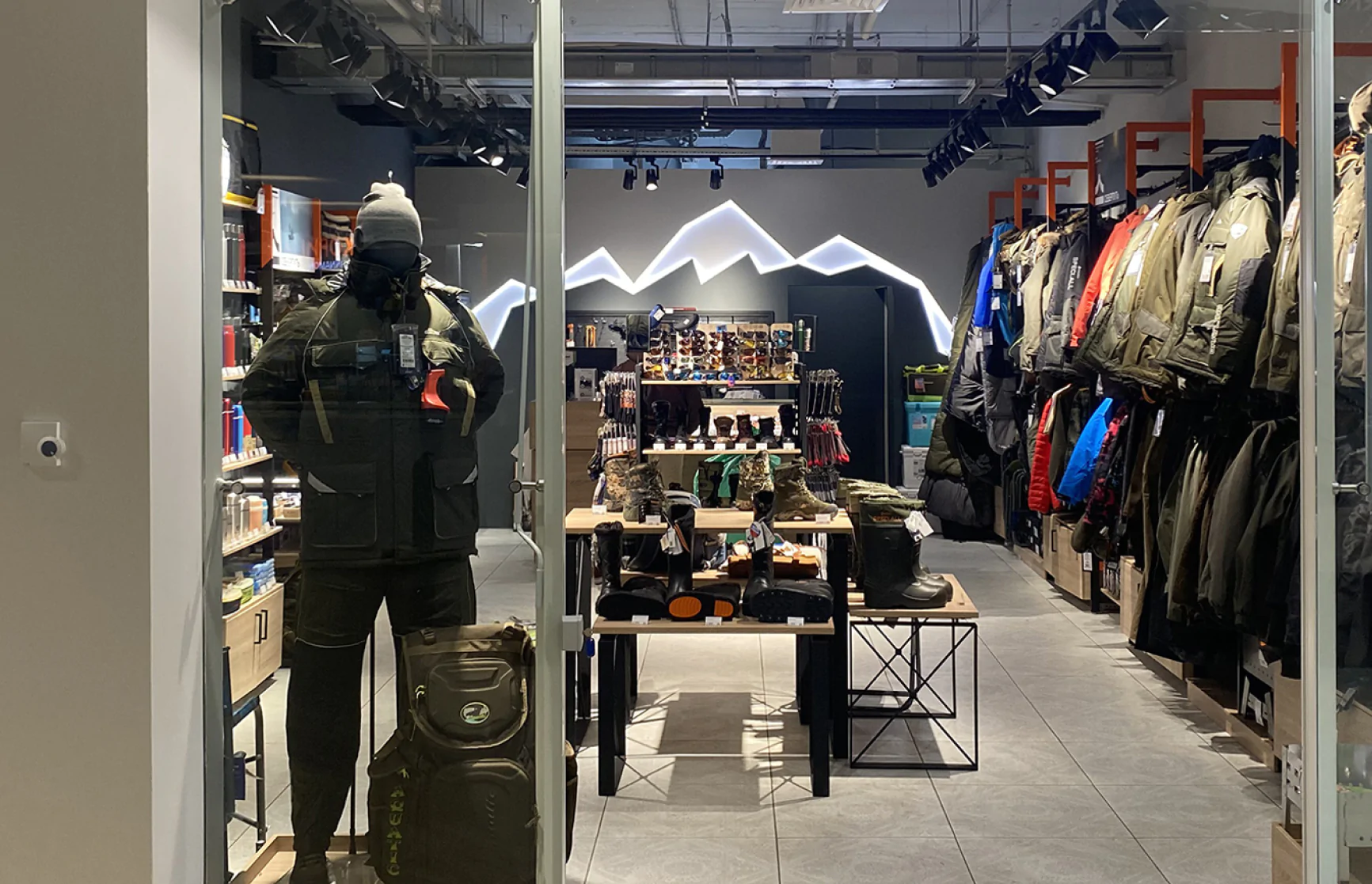 Дизайн магазину військового спорядження №6