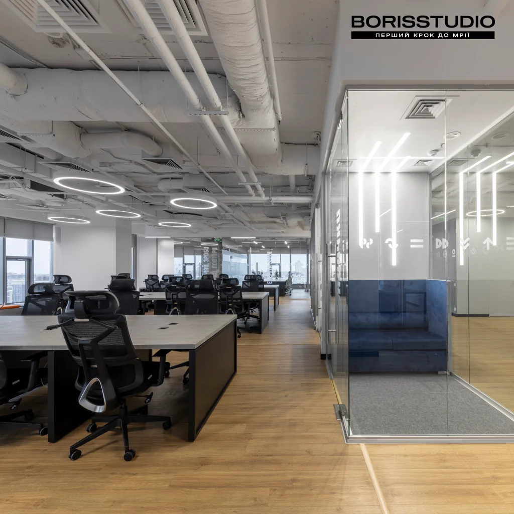 Дизайн офісу формату оупен спейс у стилі мінімалізм