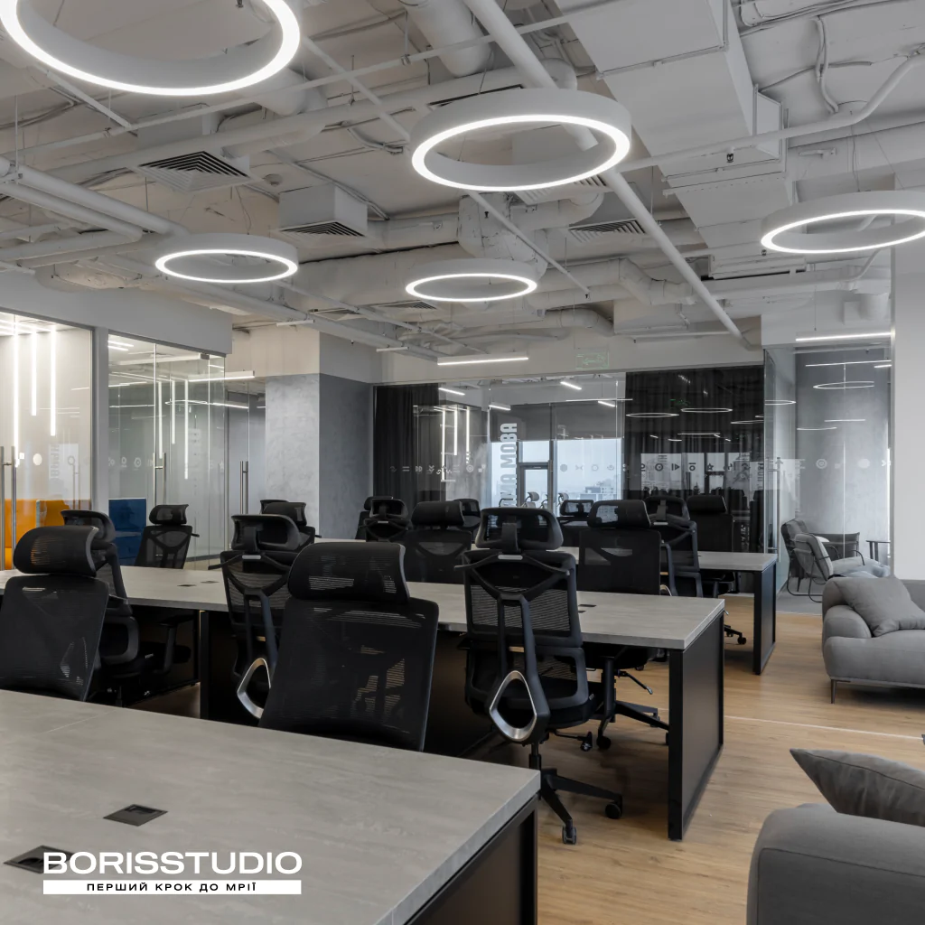 Дизайн інтер'єру офісу формату оупен спейс