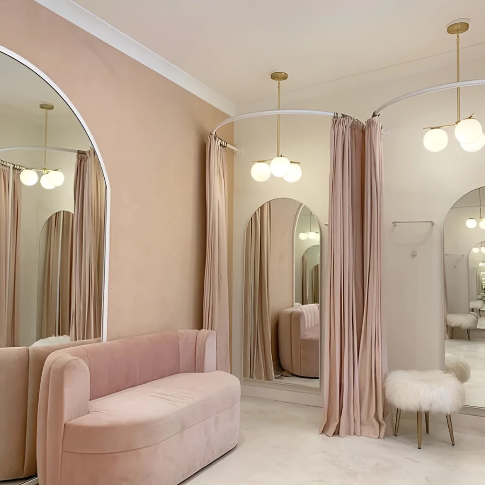 Дизайн примірювальних кабін у магазині жіночого одягу