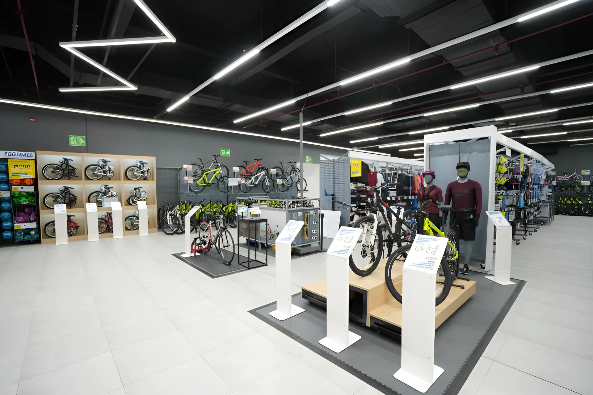 Дизайн-проєкт інтер’єру магазину спортивних товарів №4