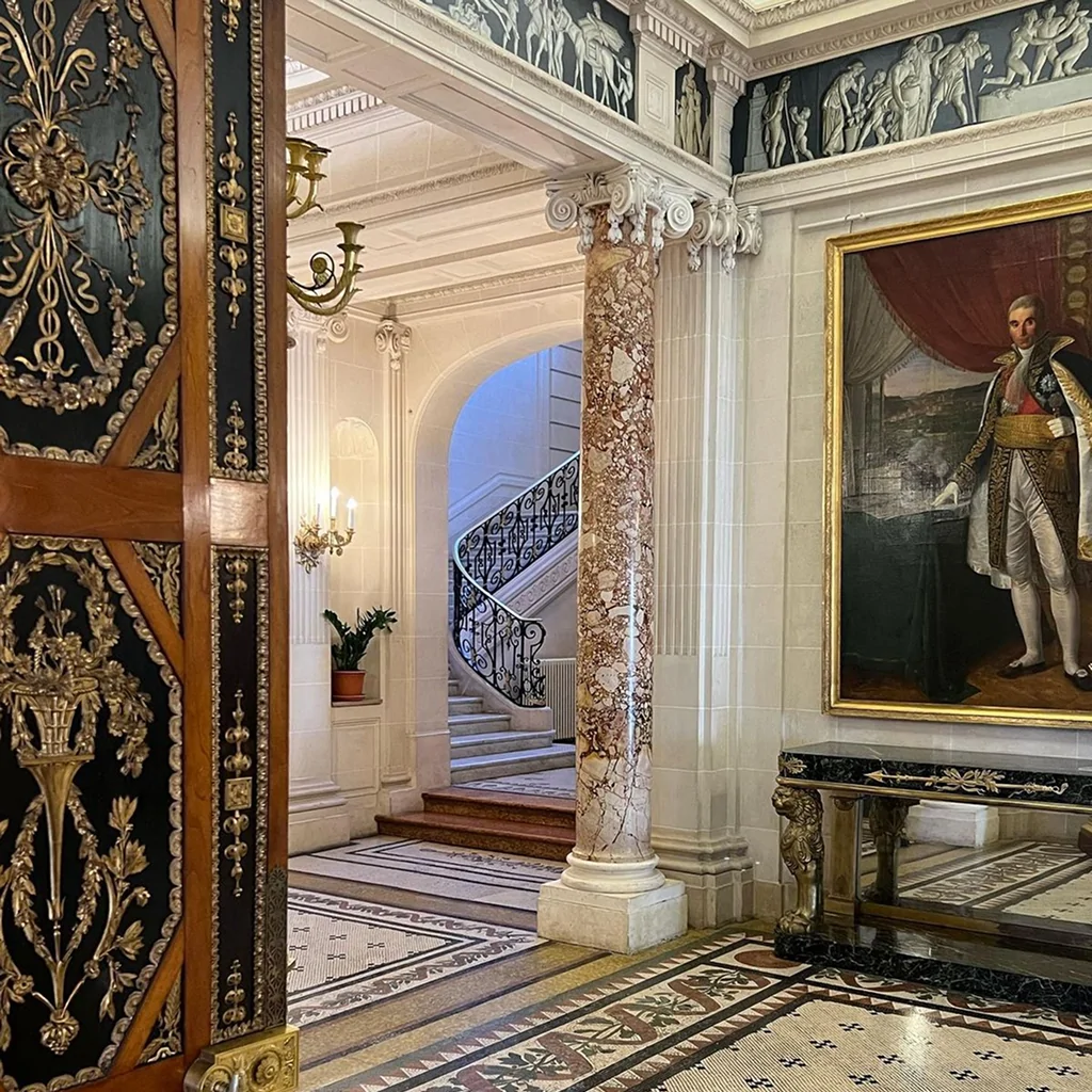 Дизайн інтер'єру передпокою в стилі ампір