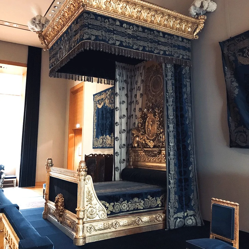 Стиль ампір в інтер'єрі спальні